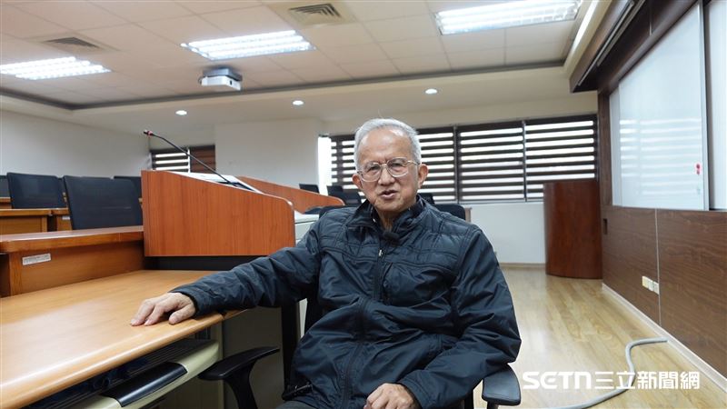 林財丁教授暖心地喊話柯媽媽,「那美好的仗妳已經打過了,當跑的路妳已經跑盡了,所信的道妳已經守住了。從此以後,有公義的冠冕為妳存留。」並透過此次專訪問候柯媽媽近來可好,期待哪天兩人能再聚聚,聽她分享重宇是否有再託夢呢?(圖/記者張雅筑攝)