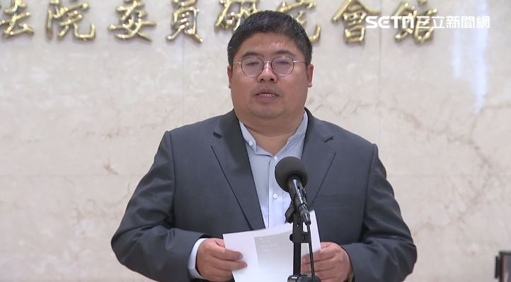 蔡易餘受訪時澄清，他是被AI誤導，頭目幫他取的鄒語名並沒有山豬的意思（圖／翻攝畫面）