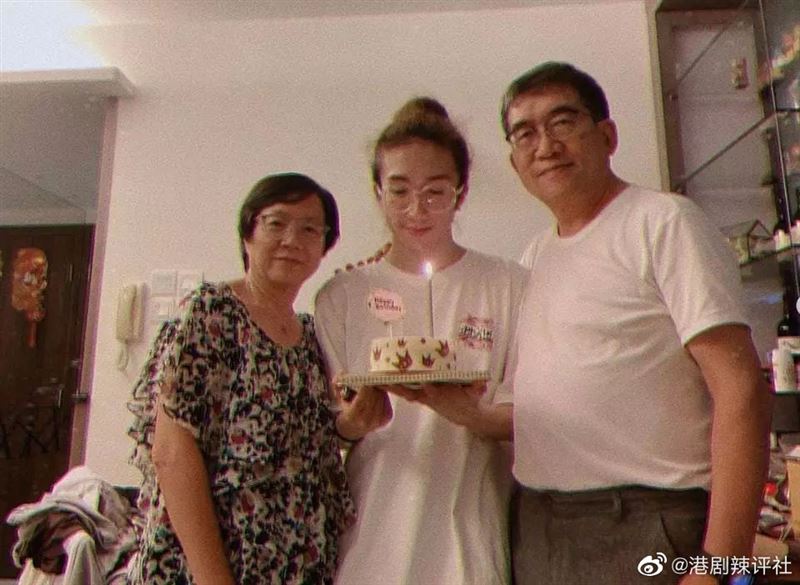 李啟言(阿Mo)的父親如今身體也亮起紅燈。(圖/翻攝自IG @momo.lky)