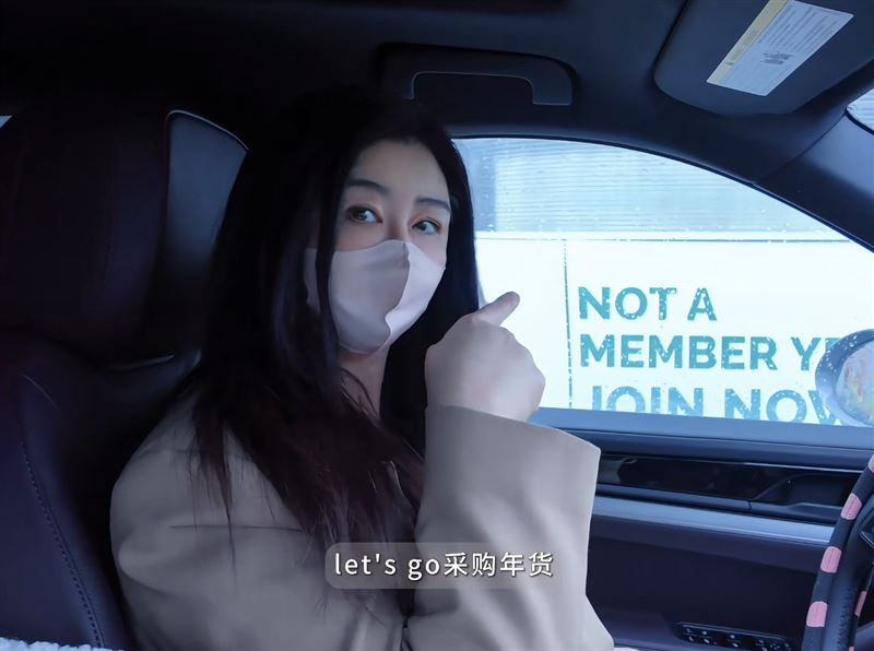 王祖賢親自前往超市採買年貨。（圖／翻攝自王祖賢小紅書）