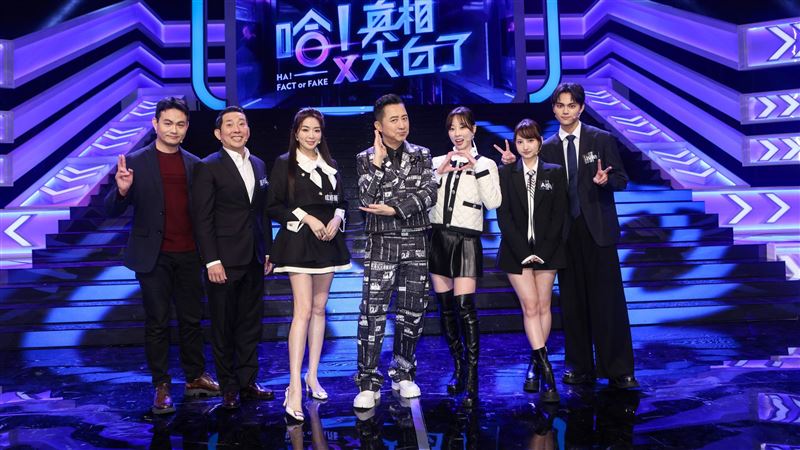 哈林庾澄慶（左4）邀王靖淳（左起）、屈中恆、成語蕎與夏語心（右起）、Anita、Ivan同上節目。（圖／公視提供）