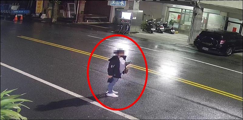 台東一對姊妹花遺失媽媽的手術費，被路過婦人撿走。（圖／翻攝自《台東大小事（115年）》）