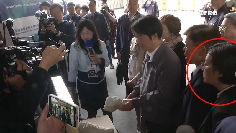 賴清德拜訪廠商時，王惠美也緊跟在旁