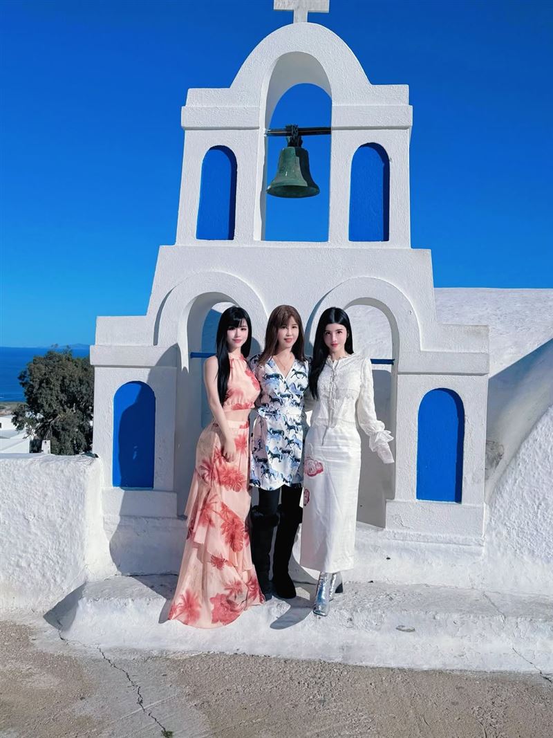 BY2罕見同框媽媽,母女氣質優雅動人。(圖/翻攝自Yumi IG)