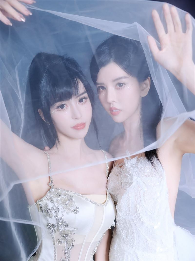 BY2外型亮眼。(圖/翻攝自Yumi IG)