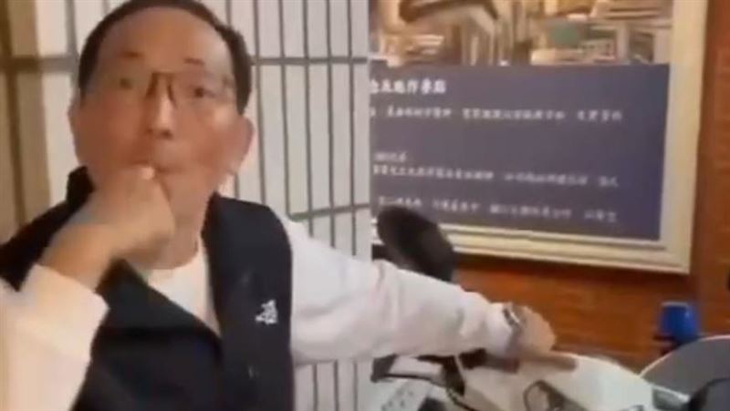 基隆所長「舔指驗車」遭控霸凌 分局處分