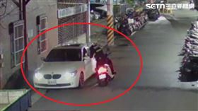 新北,蘆洲區,蘆洲,五股,員警,警方,白色,駕駛,車牌,毒品,吸食器,衝撞,拒檢。（圖／翻攝畫面）