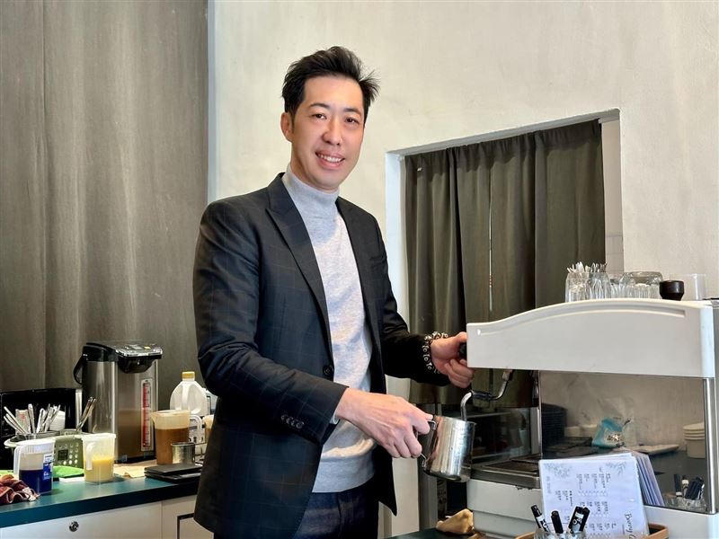 許智富宣布退出民眾黨,以無黨籍身分參選澎湖縣長。(圖/翻攝自許智富臉書)