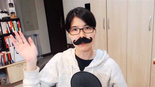 不滿酒商吃豆腐！冏星人售酒被抓包急下架