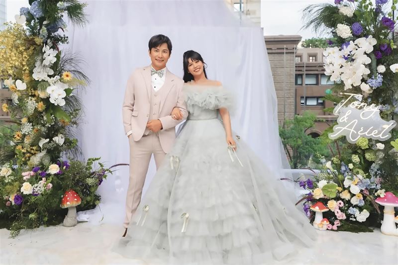 孫協志（左）和夏宇童（右）2月14日舉行婚禮。（翻攝自孫協志臉書）
