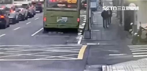 女下公車遭輾爆頭慘死！肇事司機20萬交保