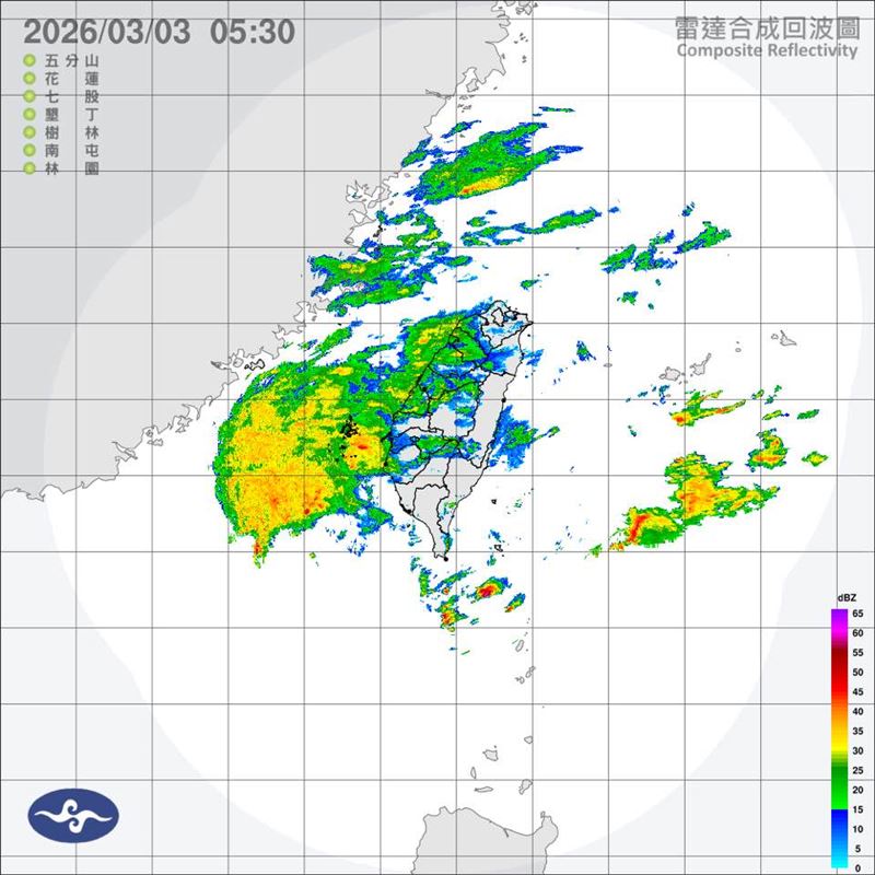 鄭明典表示，海峽上的回波這樣顏色還不算很強，但是和冬季天氣系統比較，已經變強了。（圖／翻攝自鄭明典 臉書）