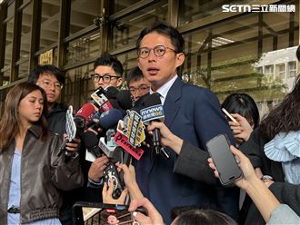 黃國昌現身北檢出庭！被控偽造偵訊錄音檔