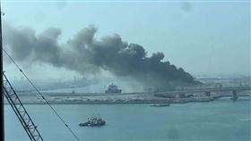 台灣媽媽憂心女兒全家剛移居阿布達比，女兒女婿餐廳用餐直擊：看飛彈竟然如看流星。（圖／翻攝自X @AsiaWarZone、劉媽媽提供）