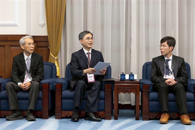 總統賴清德接見資訊月「傑出資訊人才獎」獲獎者張耀中。（圖／張耀中提供）