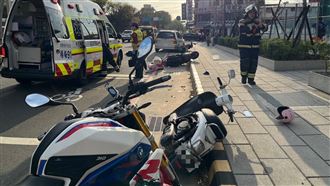 疑癲癇發作暴衝撞倒4騎士　驚悚畫面曝光