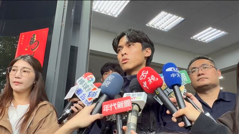 開槍制止嫌犯衝撞的警員李偉琦。(圖/記者莊淇鈞攝影)