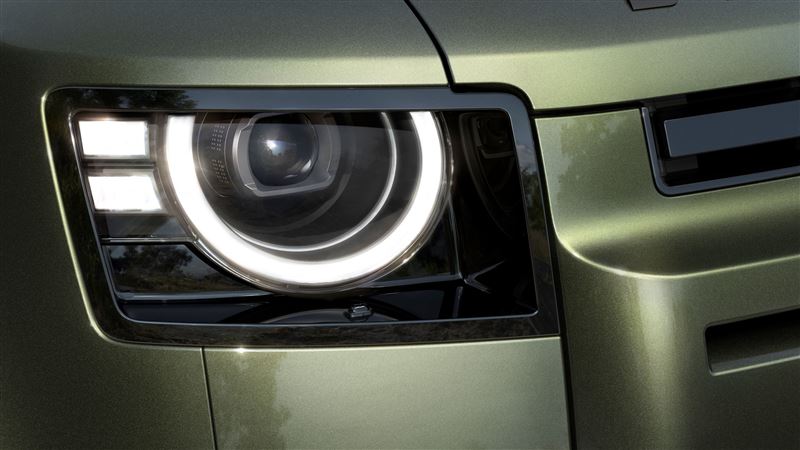 外觀換上更俐落的頭燈設計。（圖／JLR Taiwan提供）