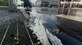 宜蘭,小貨車,濃縮液態肥料,違規,宜蘭縣環保局,水車。（圖／翻攝畫面）