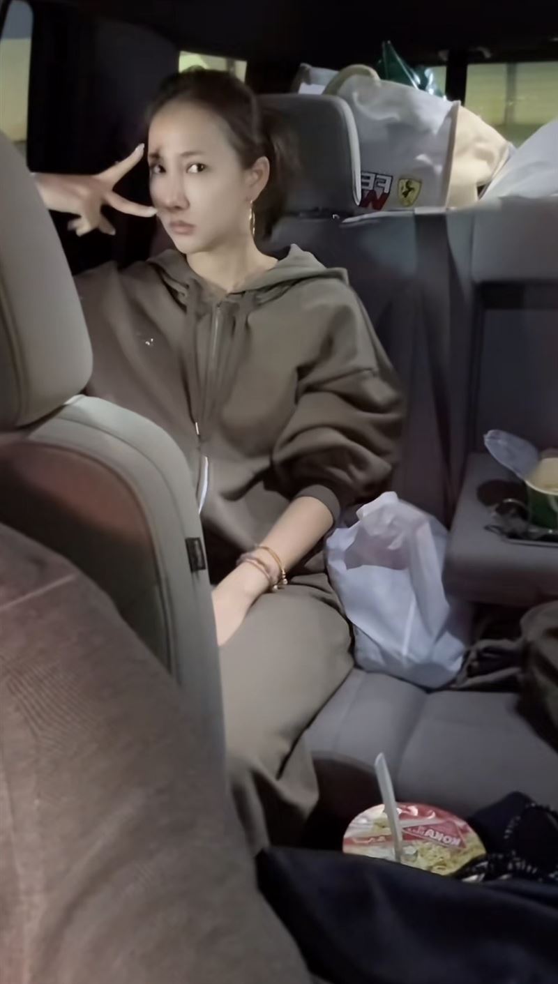 弦子表示已經搶到去泰國的機票。（圖／翻攝自抖音）