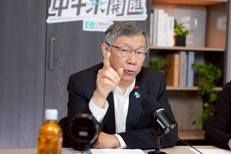 柯文哲受訪談到父親時哽咽。（圖／CNEWS匯流新聞網提供）