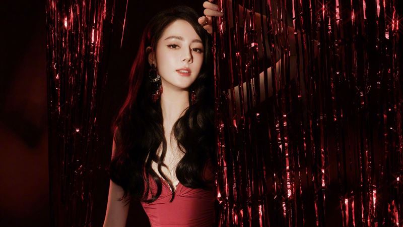 迪麗熱巴受困杜拜3天 團隊直飛留她轉機