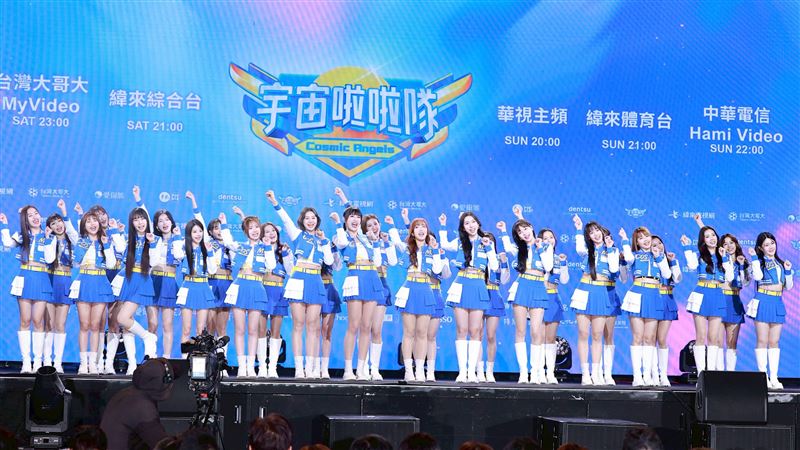 28位啦啦隊女孩。(圖/記者鄭孟晃攝影)