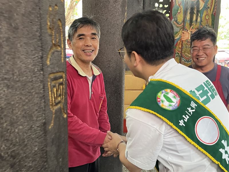 林子揚赴大稻埕慈聖宮參拜，盼得人民支持也獲神明加持