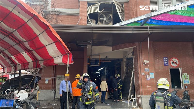 台中東區建國市場驚傳瓦斯氣爆，爆炸威力驚人，現場一片狼藉。（圖／翻攝畫面）