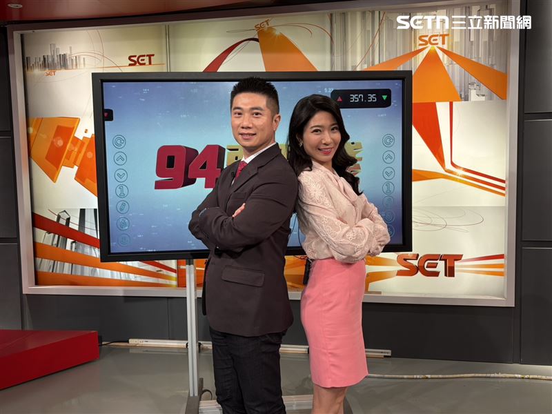 資深分析師陳威良（左）《94要賺錢》節目中展示數據，警告投資人GTC行情別亂追短線，爆發關鍵在長線。含輝ETF績效比拚，國泰費城半導體（00830）近一年績效高達65%，完勝許多高含輝量（圖／記者王文承攝影）