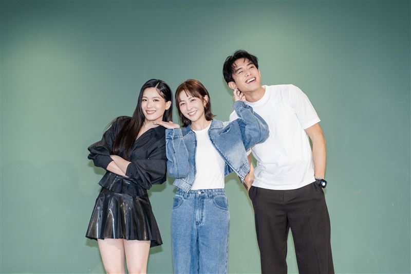 （左起）睦媄、林雨葶、初孟軒出席《以身相許》卡司發布茶敘。（圖／大愛提供）