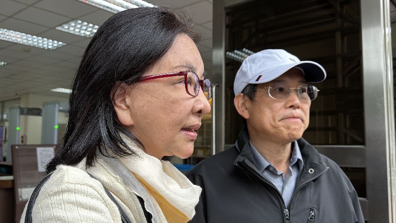 媒體人周玉蔻、蔡玉真被控誣指前中國小姐張淑娟（左）涉緋聞，一審依個資法各判刑1年半。二審台灣高等法院日前開庭，張淑娟庭後受訪表示，周女邀請蔡女開講，又各在臉書貼文，持續講7天，在沒有查證下無中生有的誣賴，不但加重誹謗又公布個資，非常惡劣