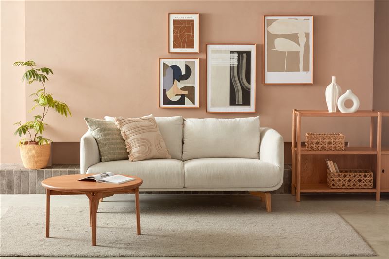 小家庭首推來自波蘭的設計師手工家具品牌SITS「Moa二人座布質沙發」，出清價僅39,540元，現省超過2.6萬元。（圖／品牌業者提供）