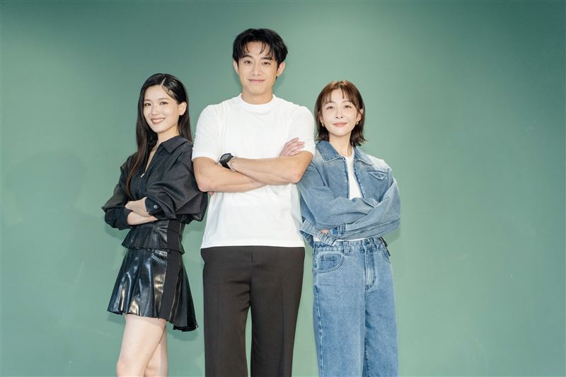 (左起)睦媄、初孟軒、林雨葶出席《以身相許》卡司發佈會。(圖/大愛提供)