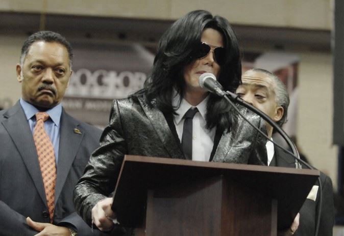 根據訴狀內容,該協議原訂由遺產管理方支付每人每年約69萬美元,為期5年,作為補償。然而4名兄妹如今主張,當時是在不了解自身權益的情況下簽署文件,因此提起訴訟,要求重新審視相關協議效力。(圖/翻攝自麥可傑克森IG)