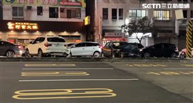 新／台中71歲老翁盲撞4車　警車也遭殃（圖／翻攝畫面）