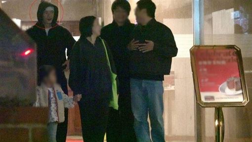 許光漢單赴約甜蜜包圍　抽加熱菸此舉體貼