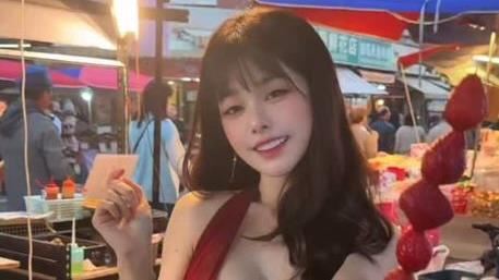 夜市E奶糖葫蘆正妹影片爆紅　超狂背景曝