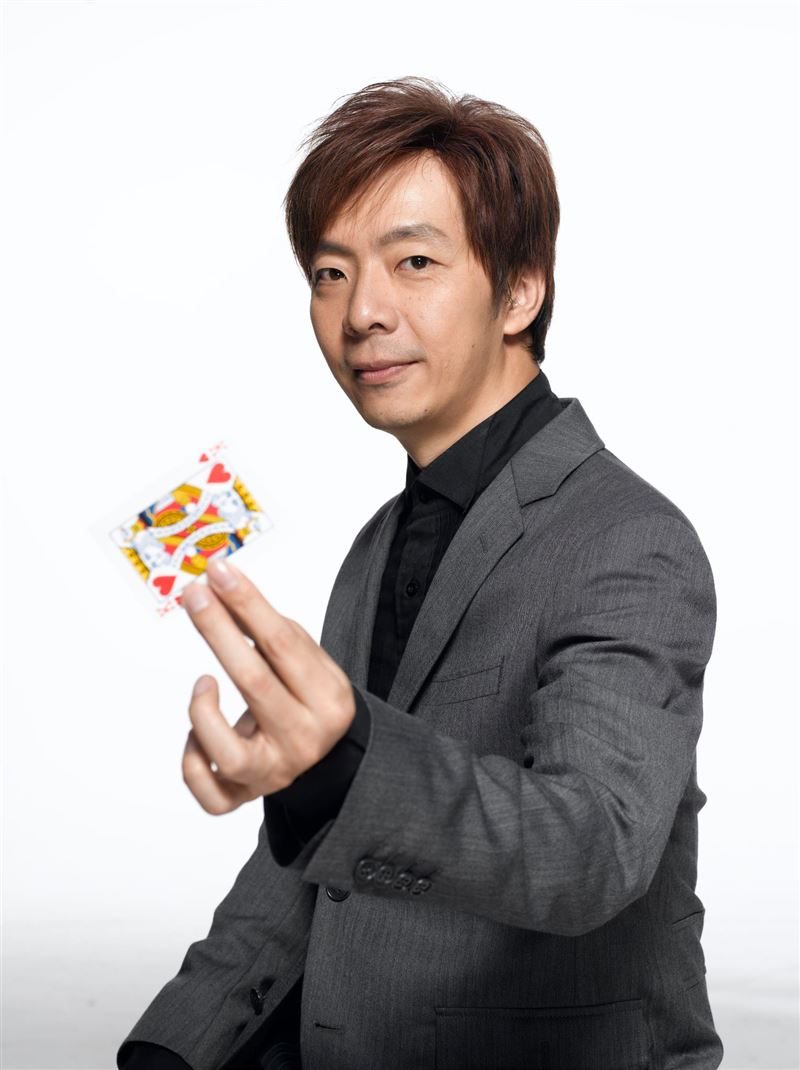 魔術師粘立人。（圖／翻攝自粘立人臉書）