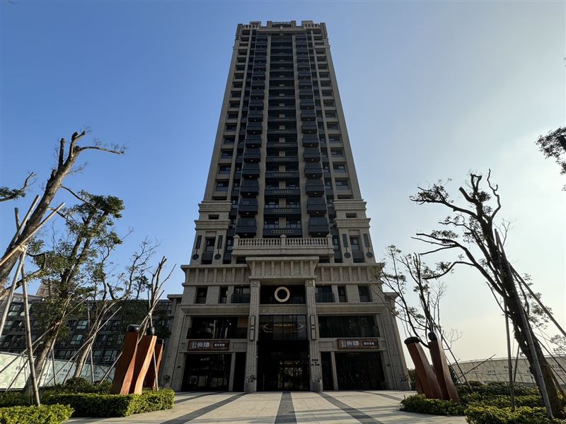 桃園豪宅市場2025年呈現「預售看青埔、成屋看藝文」的態勢，青埔「耑鑄」頂樓戶1坪75.4萬元寫下桃園新高。（圖／台灣房屋提供）