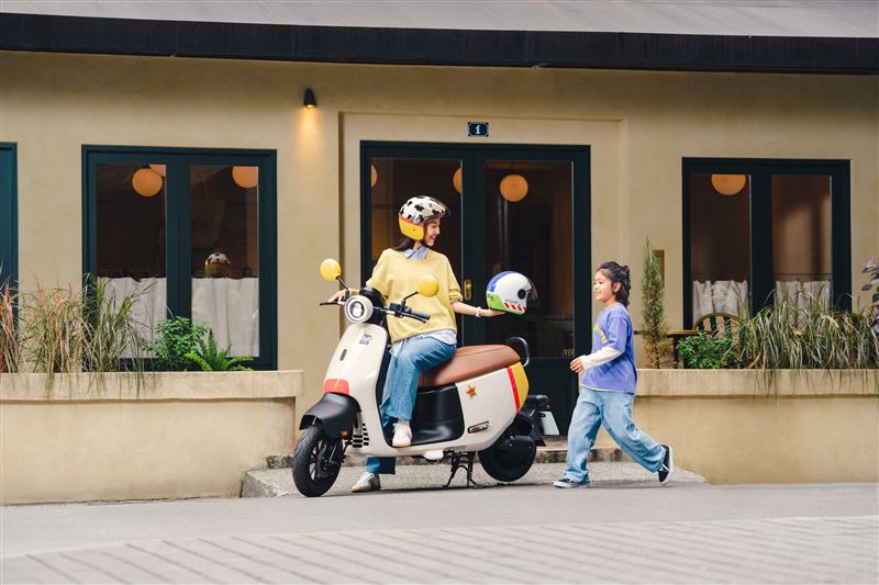 EZZY 500搭載5.5kW動力與雙電池配置。（圖／Gogoro提供）