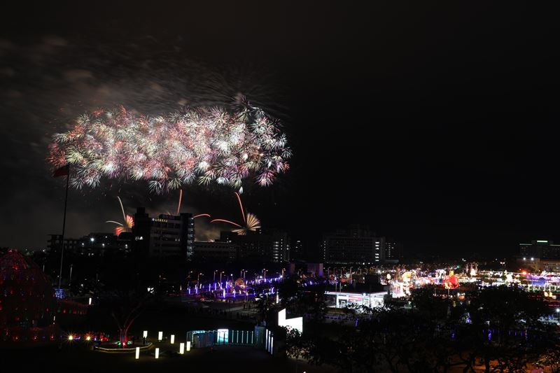 2026台灣燈會3/3開燈，主燈「世界的阿里山」點亮嘉義，100萬人次共襄盛舉。（圖／嘉義縣政府提供）