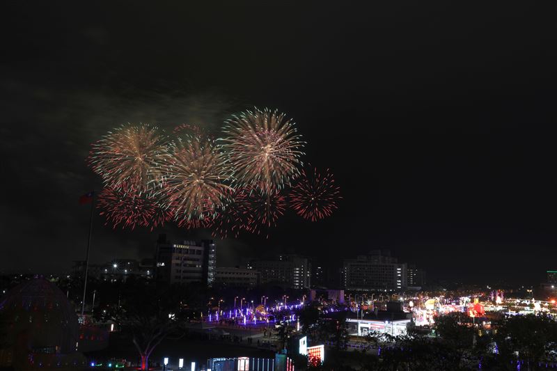 2026台灣燈會3/3開燈，主燈「世界的阿里山」點亮嘉義，100萬人次共襄盛舉。（圖／嘉義縣政府提供）