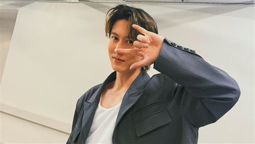 分手温貞菱爆新戀情　狼人殺男神回應了