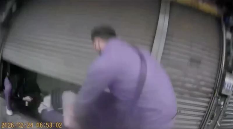 檢警人員前往台中神岡區某民宅內查緝。（圖／翻攝畫面）