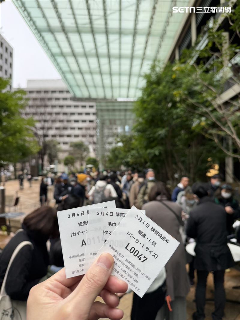 上午9點超過500位台灣球迷到現場排隊，領取「購買抽選券」。（圖／李先生提供）