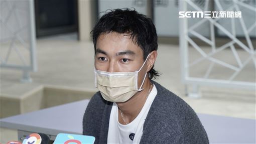 三寶爸楊祐寧抱病現身　女兒爭寵日常曝光