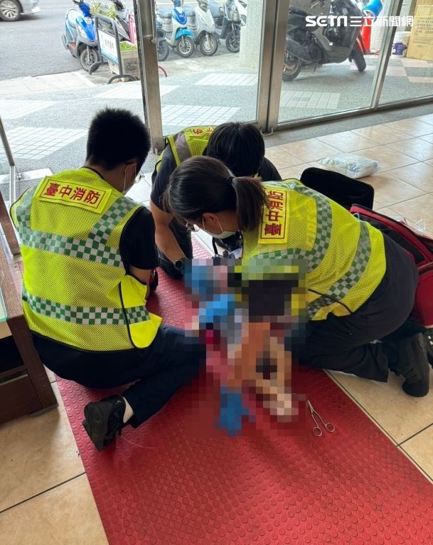 男童誤吞玩具球一度失去生命跡象。（圖／翻攝畫面）