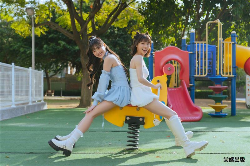 邊荷律坦言內心相當緊張,所幸學姊峮峮暖心擔任彩蛋成為定心丸。(圖/尖端出版提供)