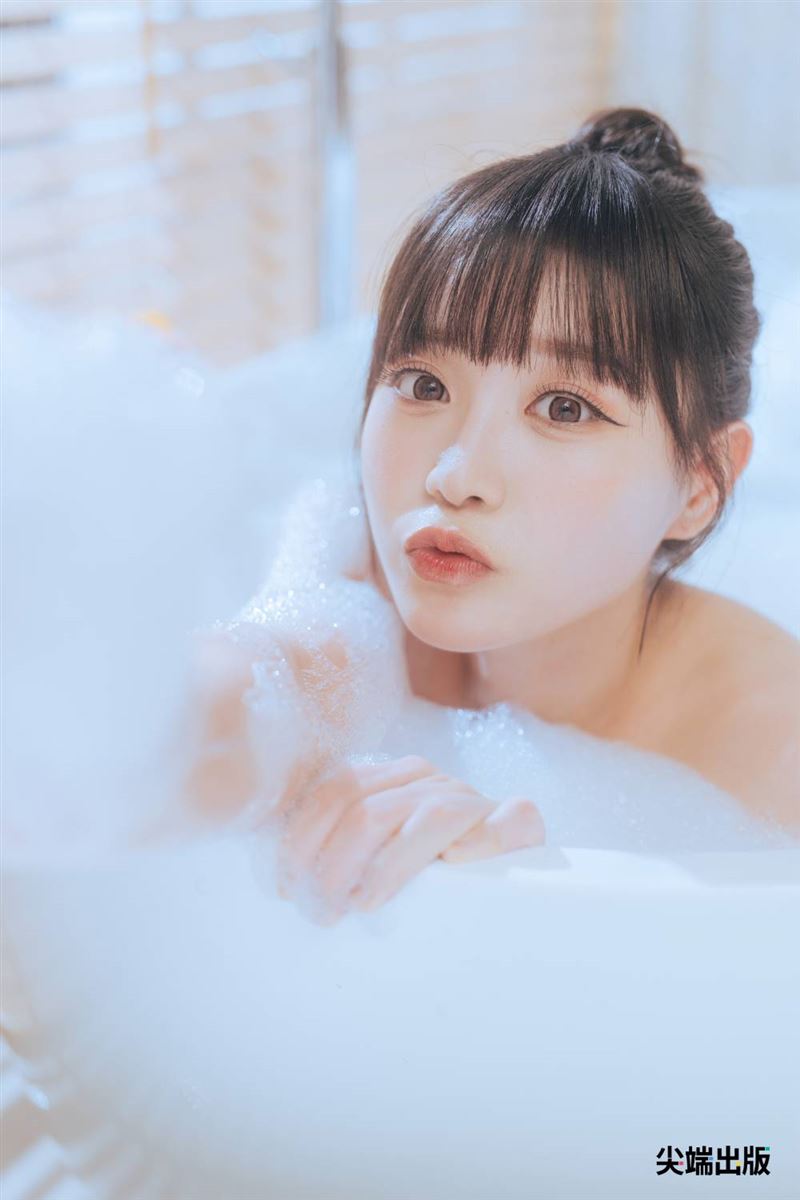 《荷止微甜》展現出邊荷律不同於球場的風貌。(圖/尖端出版提供)